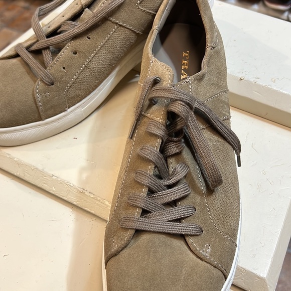 Trask Sneakers with white bottom. - Picture 4 of 8